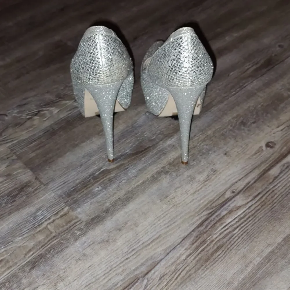 Aldo silver glimmering holiday  Christmas party sexy platform heels Sz 9